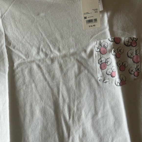 Kaws x Uniqlo UT  2019 6th Limited Edition T-shirt Medium - Picture 10 of 10